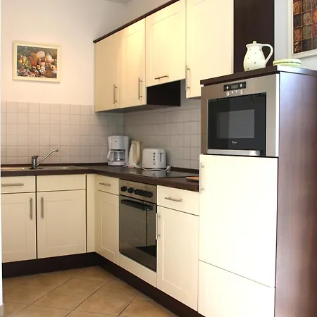 Luett Eiland Semesterbostad *