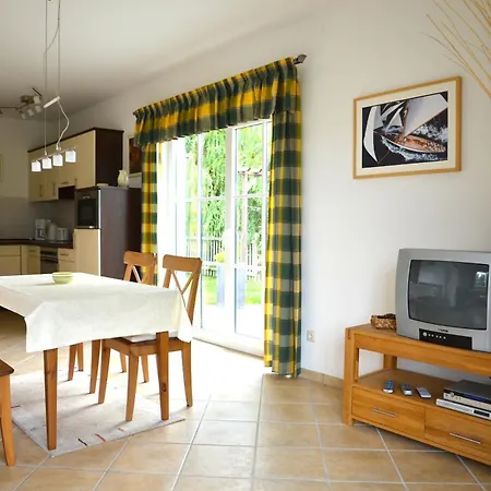 Semesterbostad Luett Eiland *